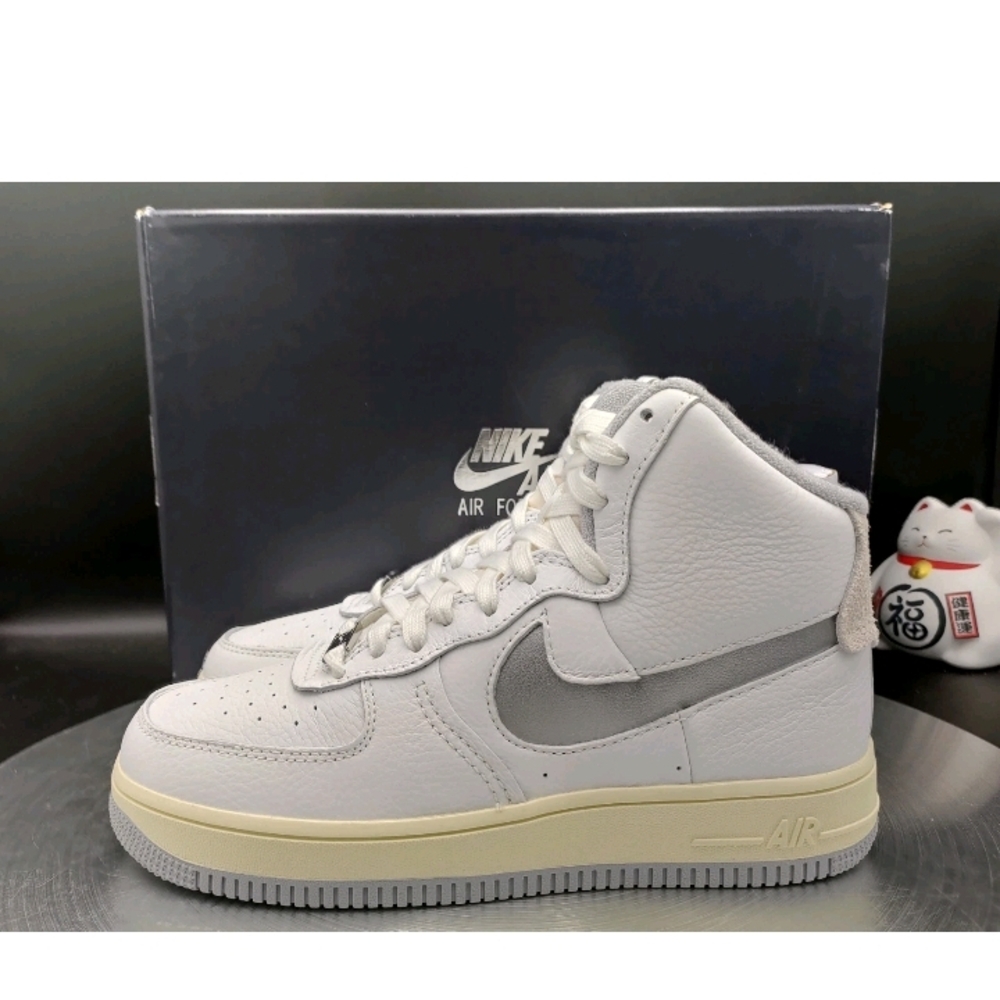 The Nike Air Force 1 Sculpt High White Light Smoke Grey W in size 7 Smooth Shoe